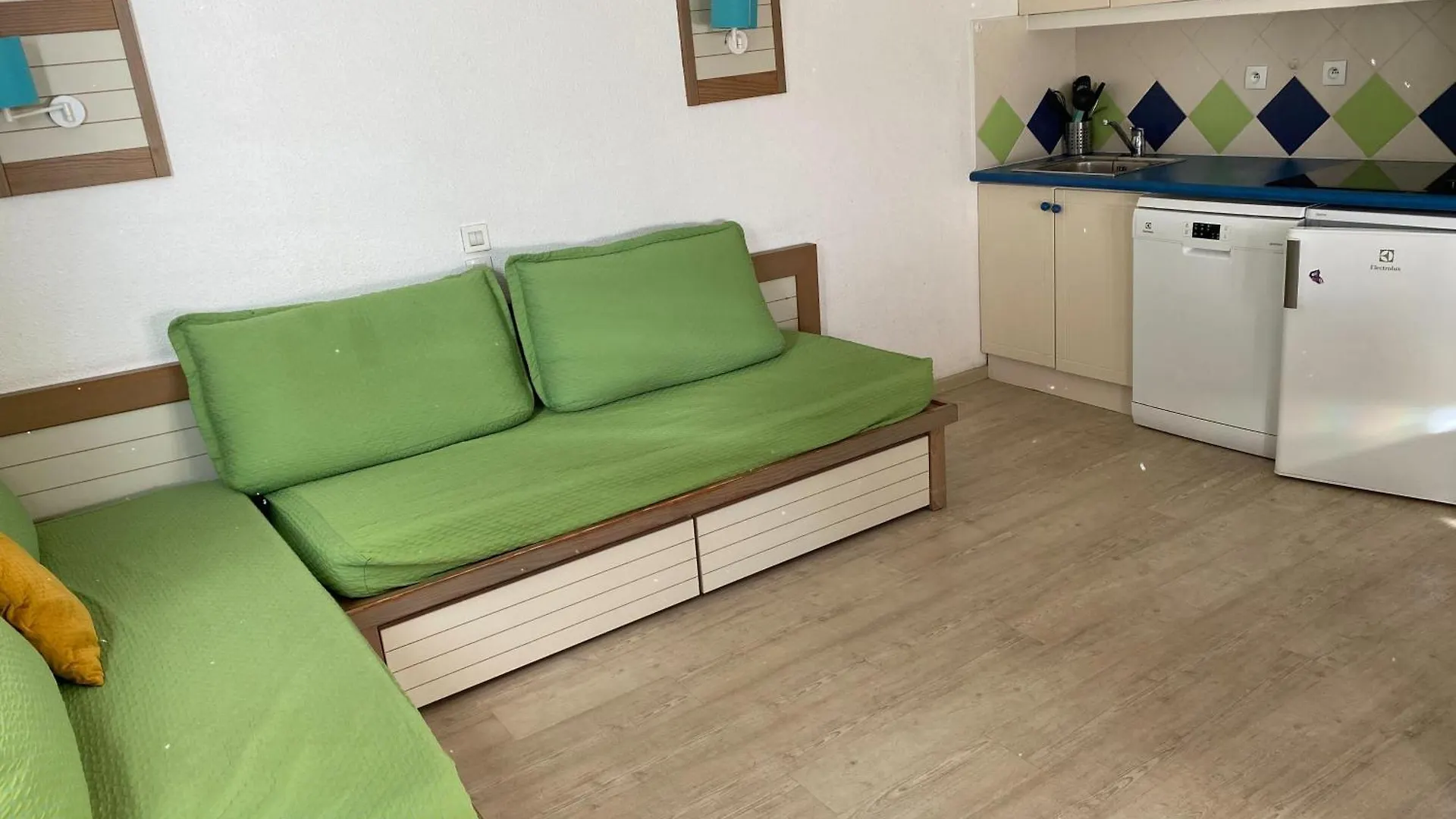 Appartement Vue Piscine Climatise Wifi Saint-Raphael  Apartment Saint-Raphael (Var)