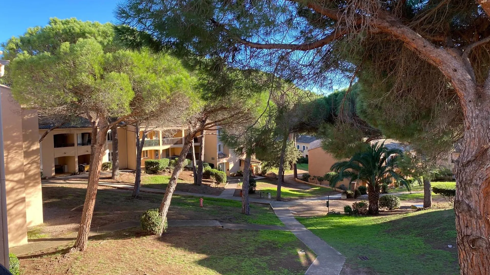 Apartment Appartement Vue Piscine Climatise Wifi Saint-Raphael  France